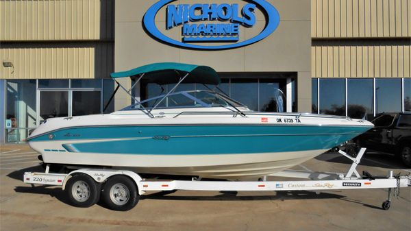 Sea Ray 220 Signature Select