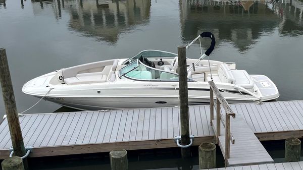 Sea Ray 230 Sundeck