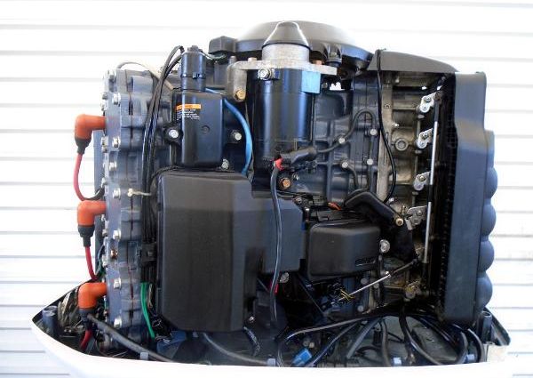 Yamaha 250hp 25 inch Shaft, Electronic Fuel Injected, SWSII image