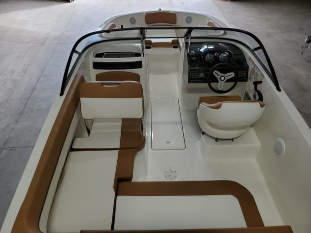 2021 Bayliner VR5 Fort Smith, Arkansas - Copher's Boat Center