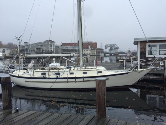 Pacific Seacraft 37 - main image