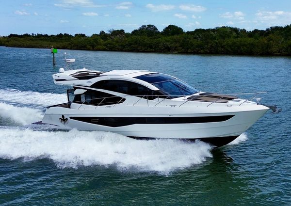 Galeon 560 Sky image