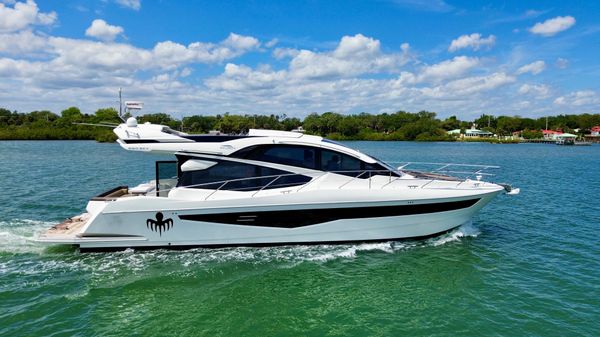 Galeon 560 Sky image