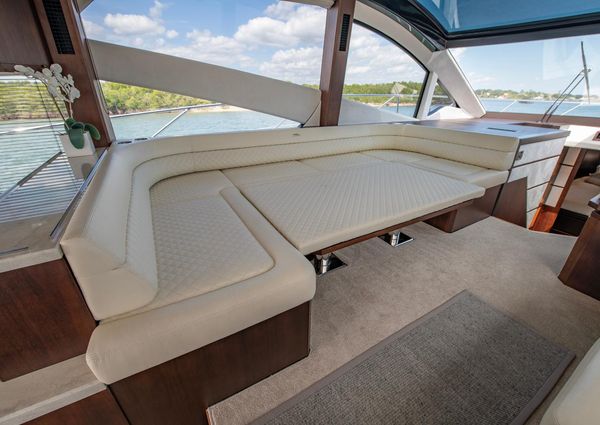 Galeon 560 Sky image