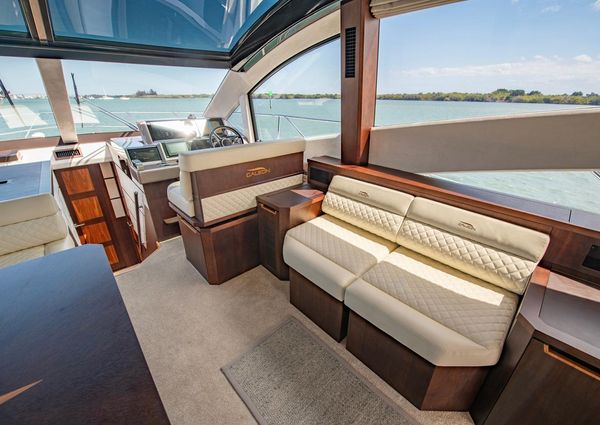 Galeon 560 Sky image