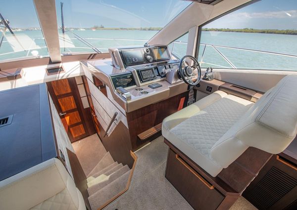 Galeon 560 Sky image