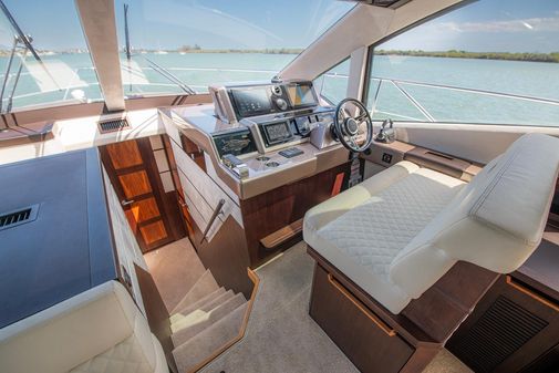 Galeon 560 Sky image