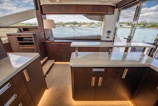 Galeon 560-SKY image