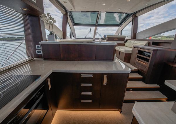 Galeon 560 Sky image