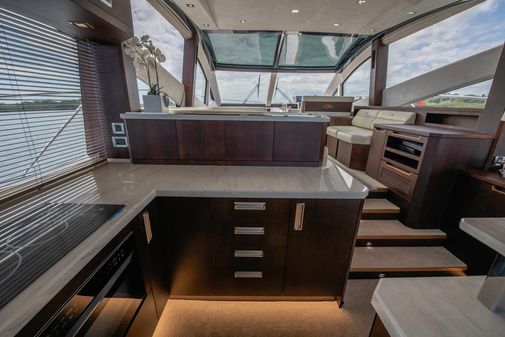 Galeon 560 Sky image