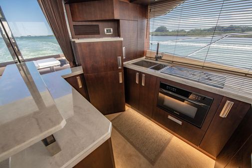 Galeon 560 Sky image