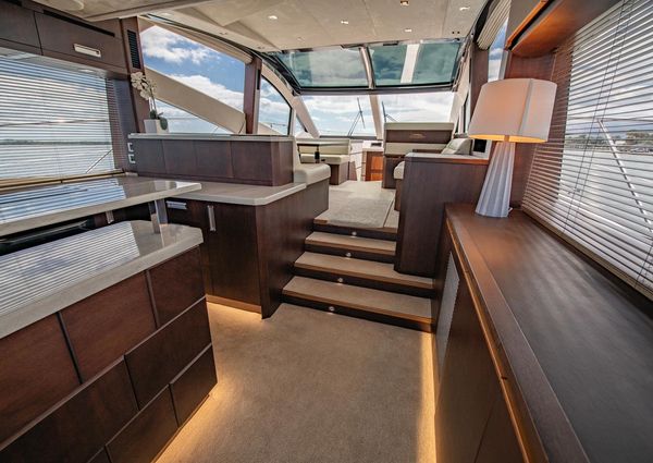 Galeon 560 Sky image