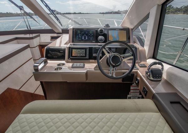 Galeon 560 Sky image