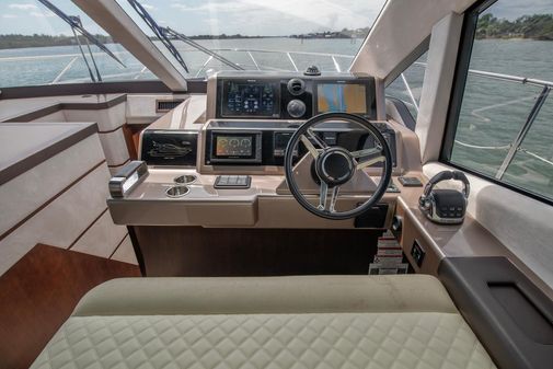 Galeon 560-SKY image