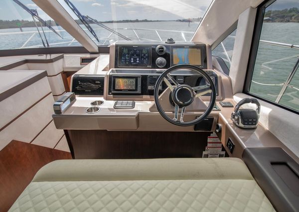 Galeon 560 Sky image