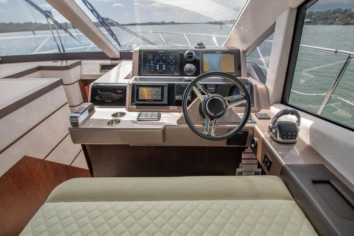 Galeon 560 Sky image