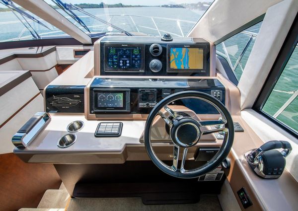 Galeon 560 Sky image