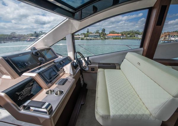 Galeon 560 Sky image