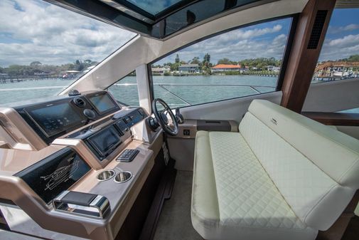 Galeon 560-SKY image