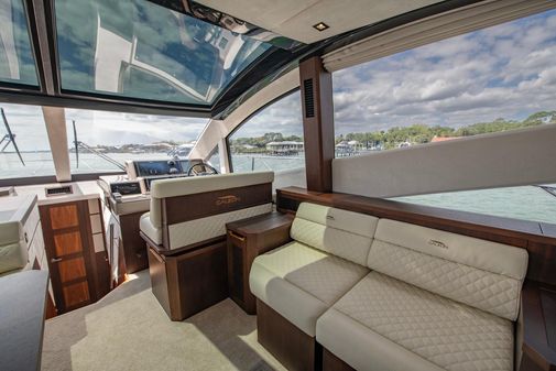 Galeon 560 Sky image