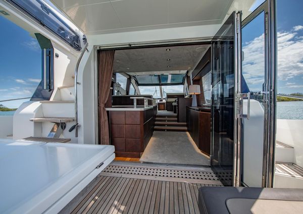 Galeon 560 Sky image