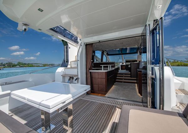 Galeon 560 Sky image