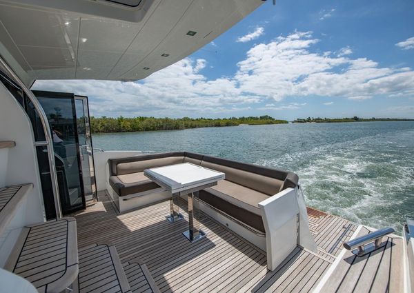 Galeon 560 Sky image