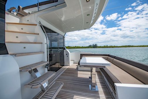 Galeon 560-SKY image