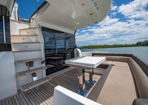 Galeon 560 Sky image