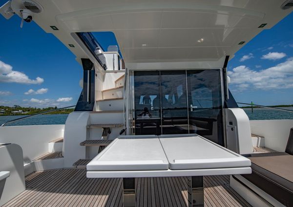 Galeon 560 Sky image