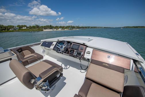 Galeon 560 Sky image