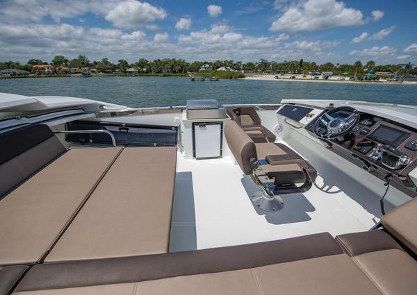 Galeon 560 Sky image