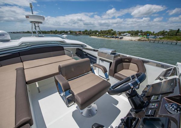 Galeon 560 Sky image