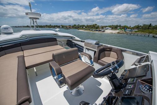 Galeon 560 Sky image