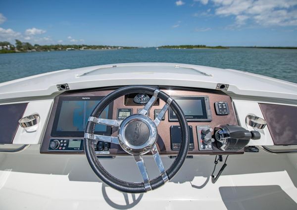 Galeon 560 Sky image