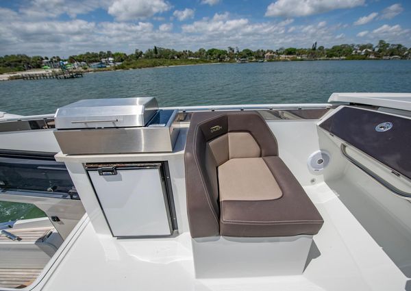 Galeon 560 Sky image