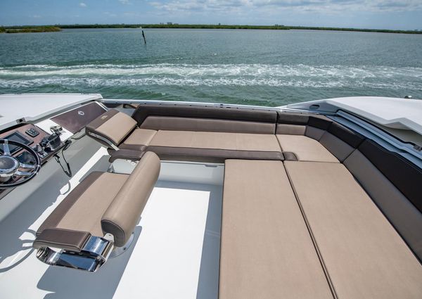 Galeon 560 Sky image