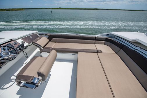 Galeon 560 Sky image