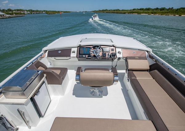 Galeon 560 Sky image