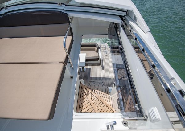 Galeon 560 Sky image