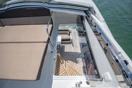 Galeon 560-SKY image