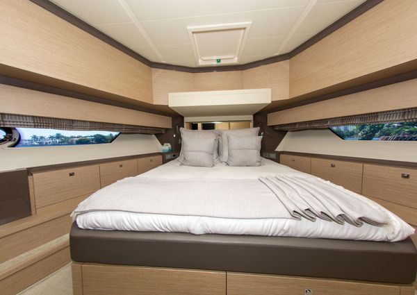 Ferretti Yachts 750 image