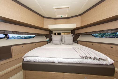 Ferretti Yachts 750 image