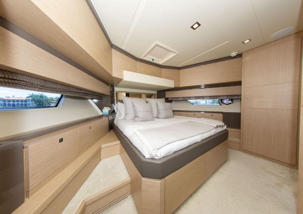 Ferretti Yachts 750 image