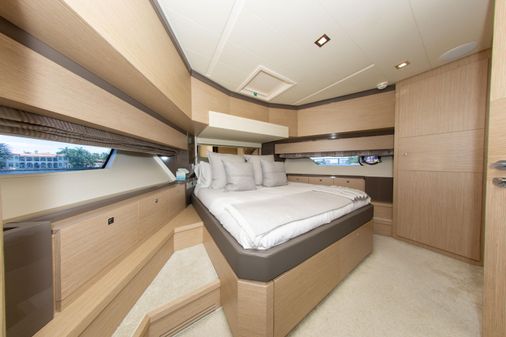 Ferretti Yachts 750 image