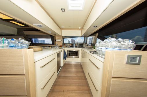 Ferretti Yachts 750 image