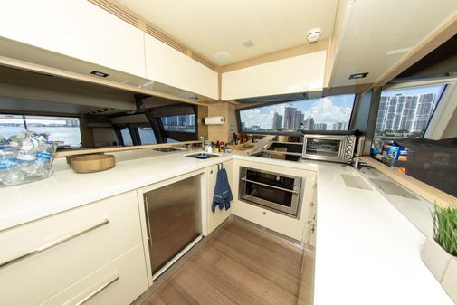 Ferretti Yachts 750 image