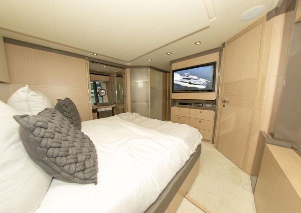 Ferretti Yachts 750 image