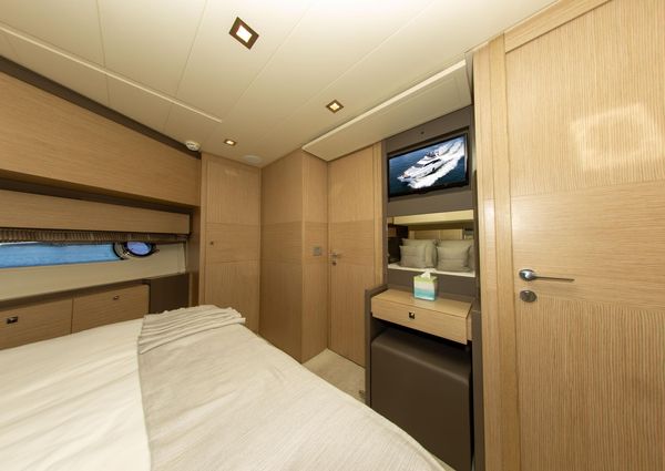 Ferretti Yachts 750 image