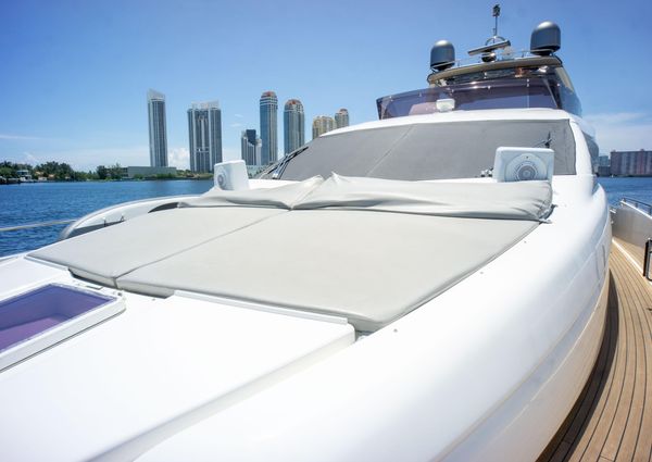 Ferretti Yachts 750 image